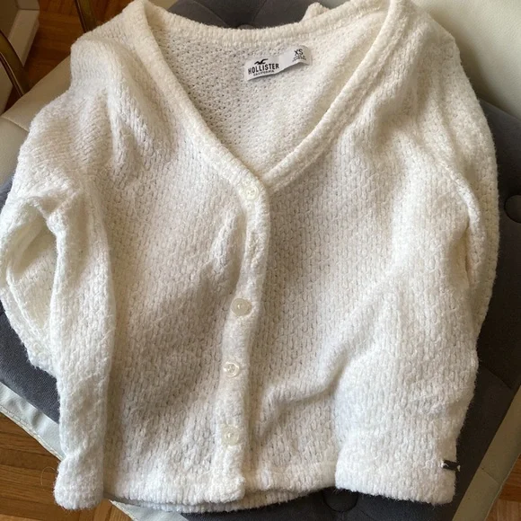 Hollister Button-Down Cardigan ☁️ - Picture 1 of 6
